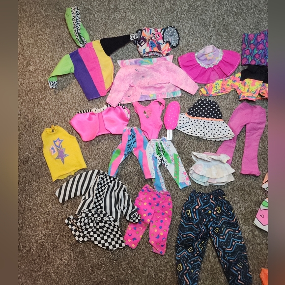 Lot of 38 Vintage 80's & 90's Barbie, Skipper, and Ken Clothes & Outfits - Picture 2 of 8